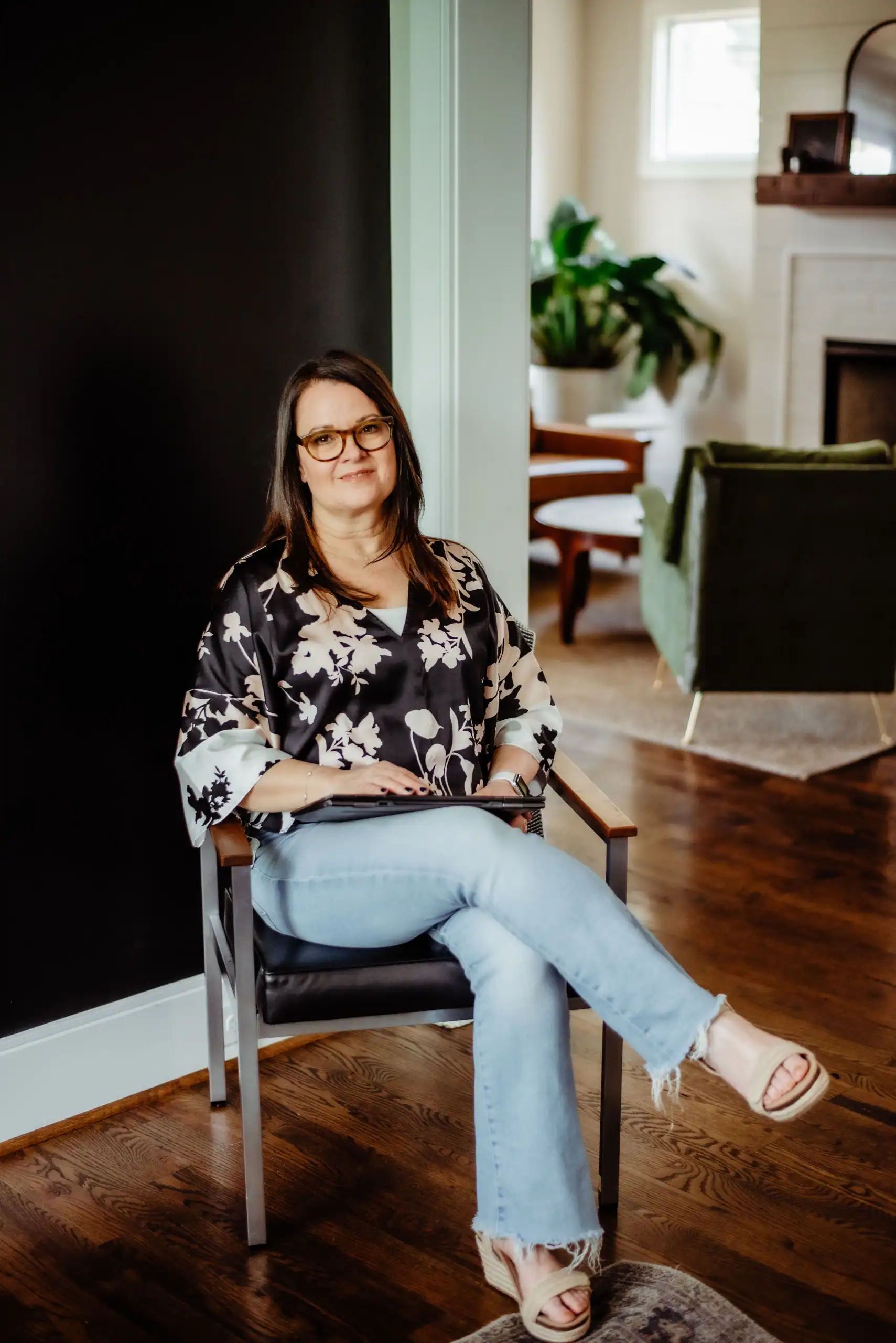 Portrait of Anna Schneiderman, OCD therapist in Charlotte NC specializing in OCD and anxiety treatment